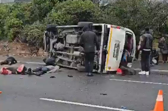 Deadly Head-On Collision Kills 21 in South Africa