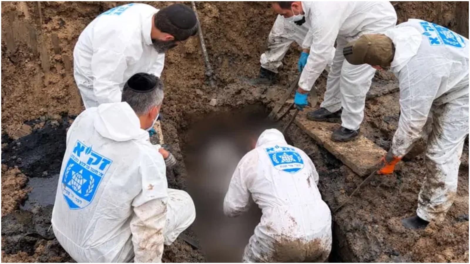 ZAKA Team Flies to Bangkok to Relocate Four Graves After Thai Authorities Order Cemetery Evacuated