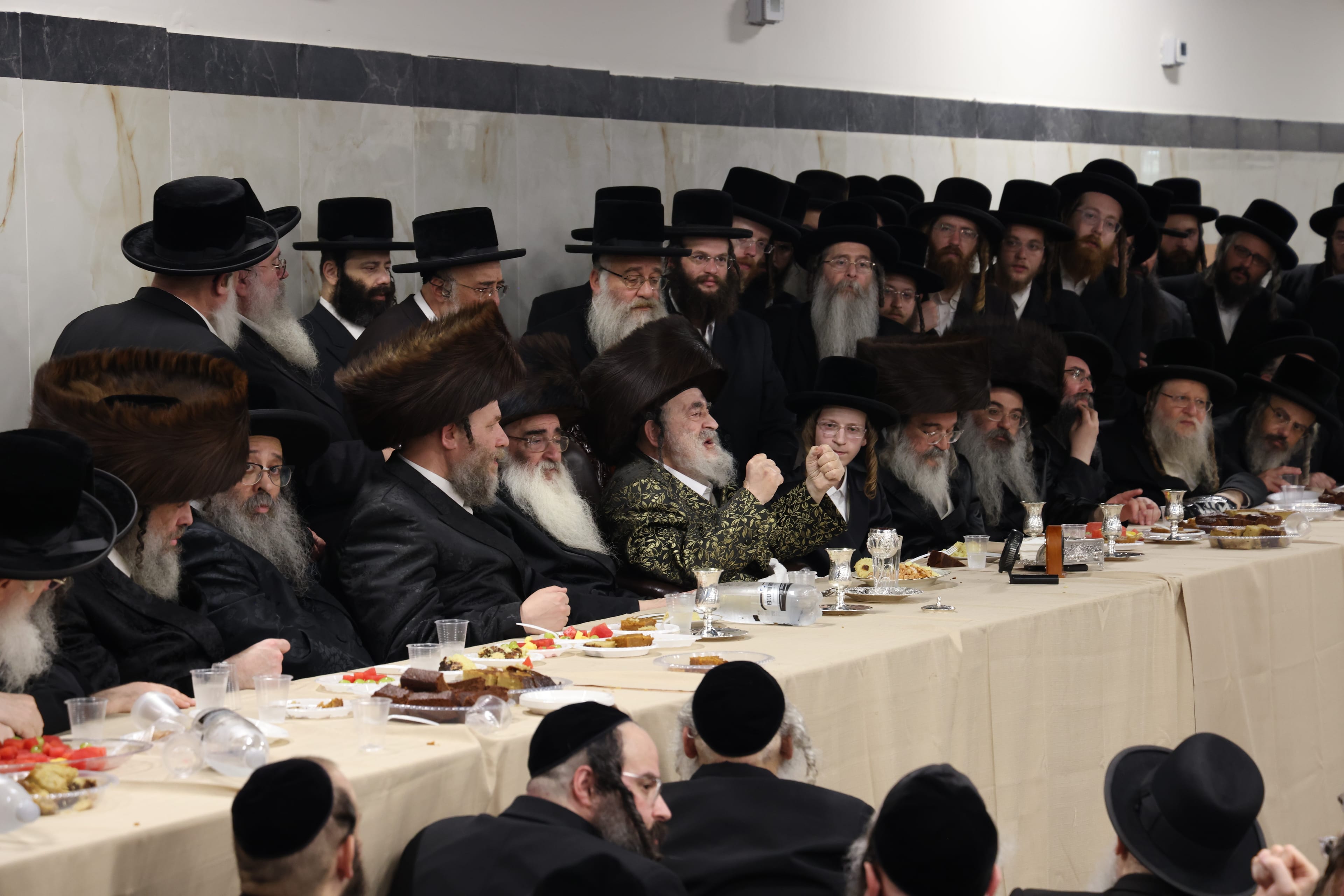Vizhnitz Celebrates Granddaughter's Engagement in New Grand Hall