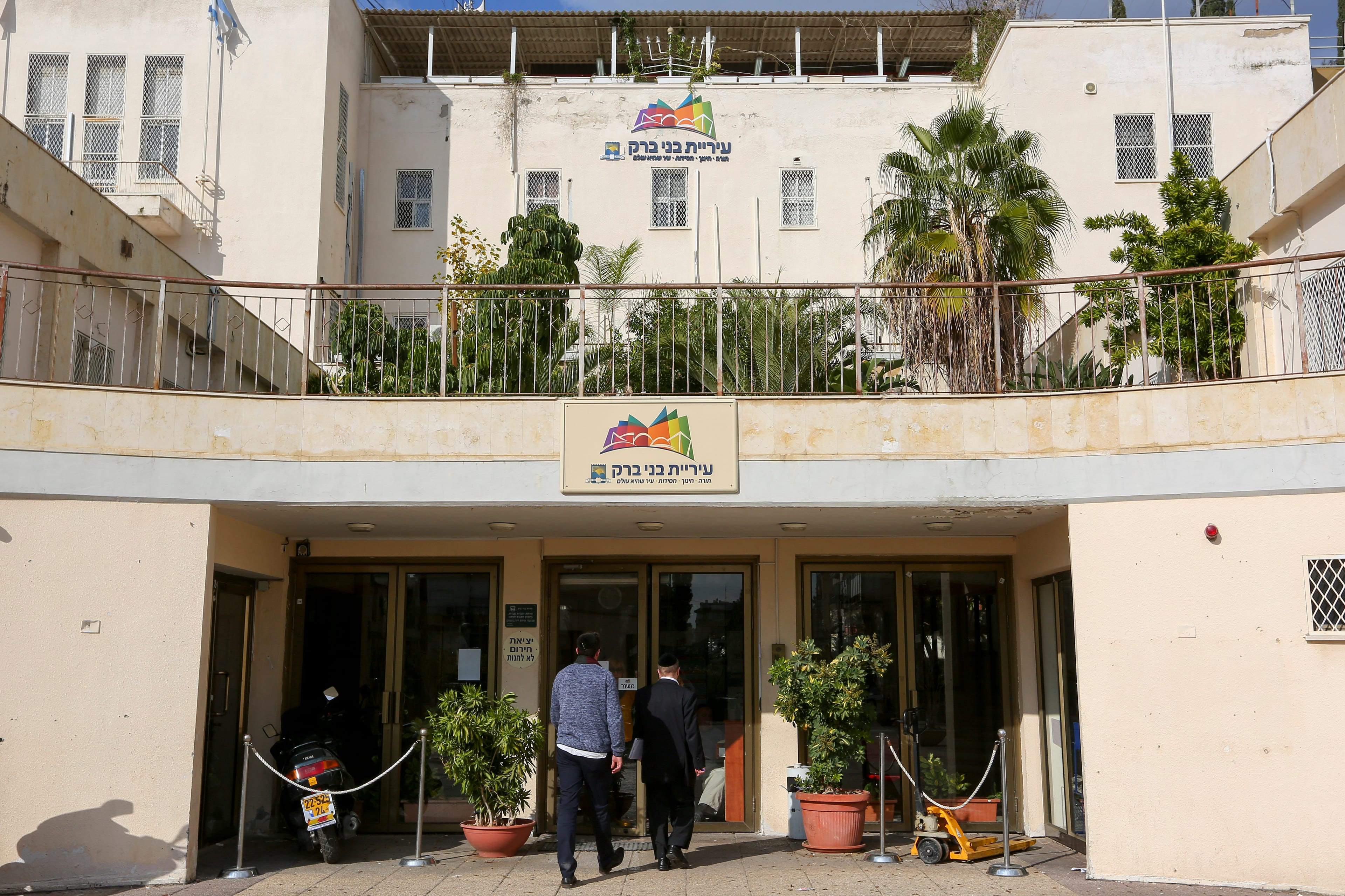 Bnei Brak Employs 219 Workers Over 67 — Three Are Over 90