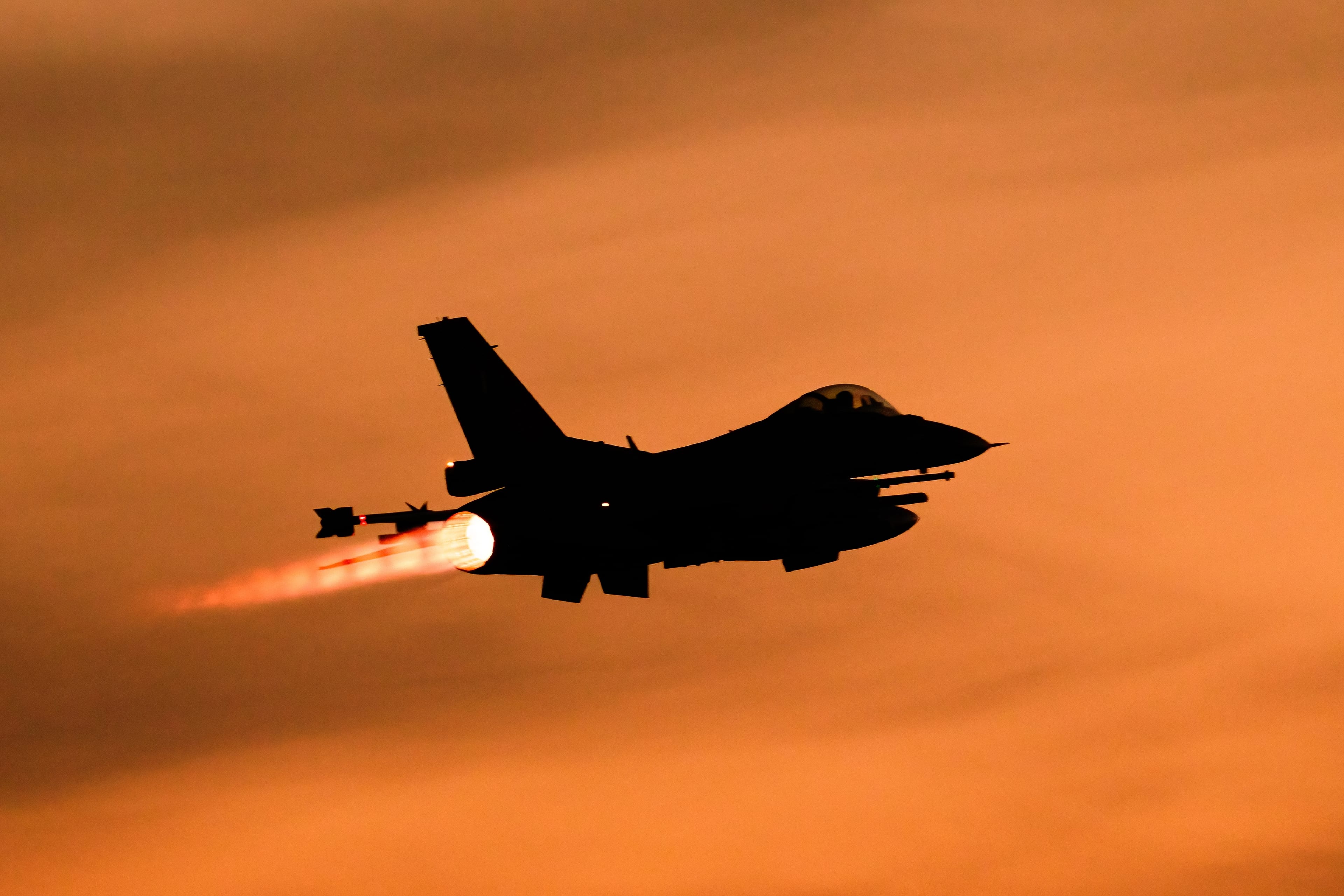 Twelve F-16s Leave Germany for the Middle East