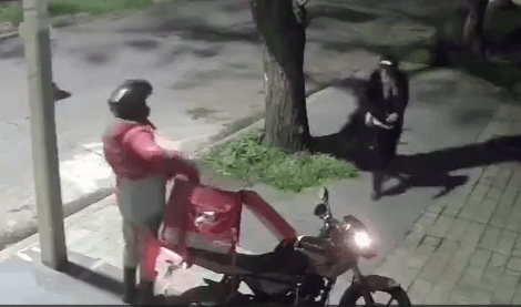 Delivery Driver Pulls Machete On Would-Be Robbers in Uruguay