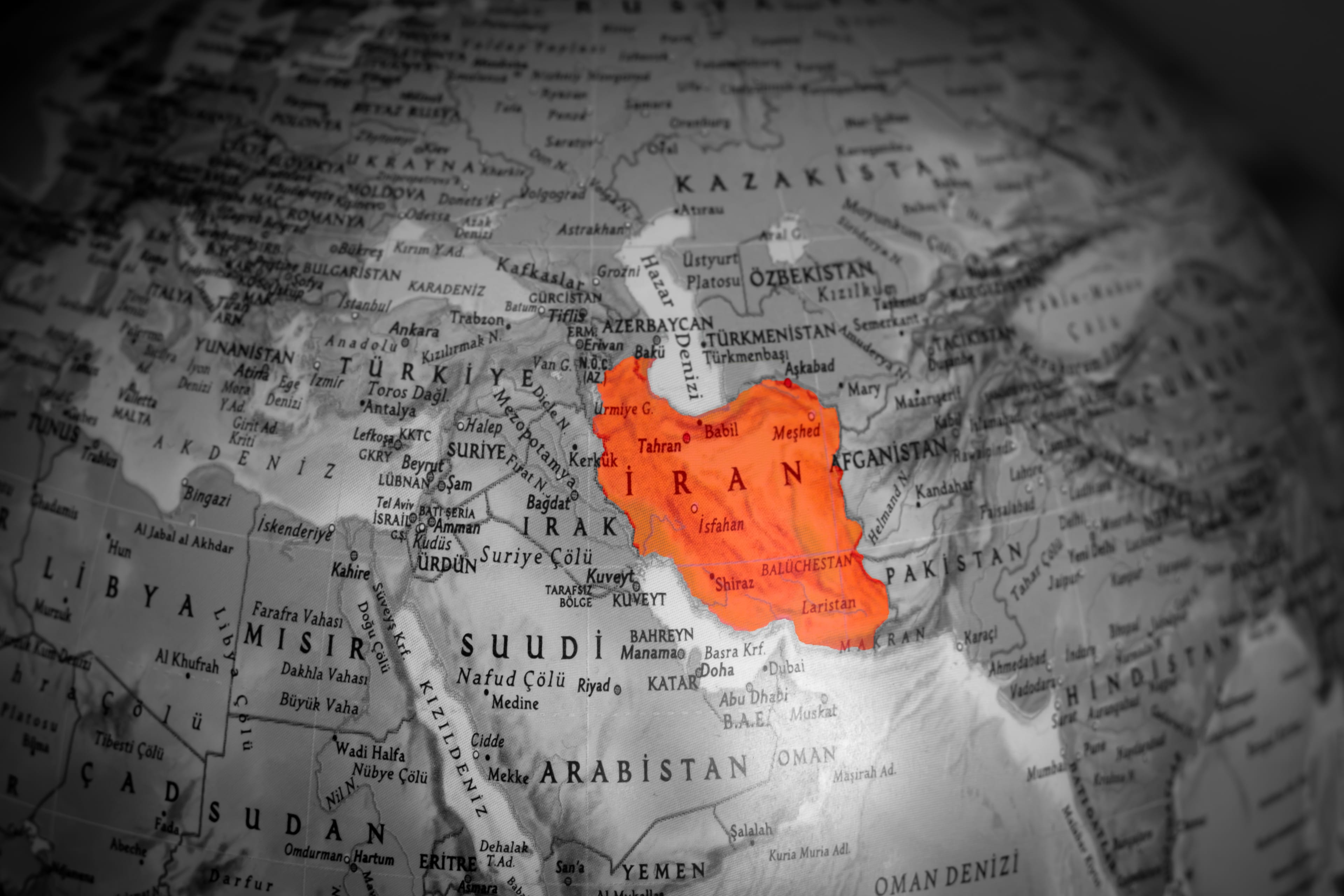 Iran Hints at Ground Incursions Into Neighboring Countries if Attacked, WSJ Reports