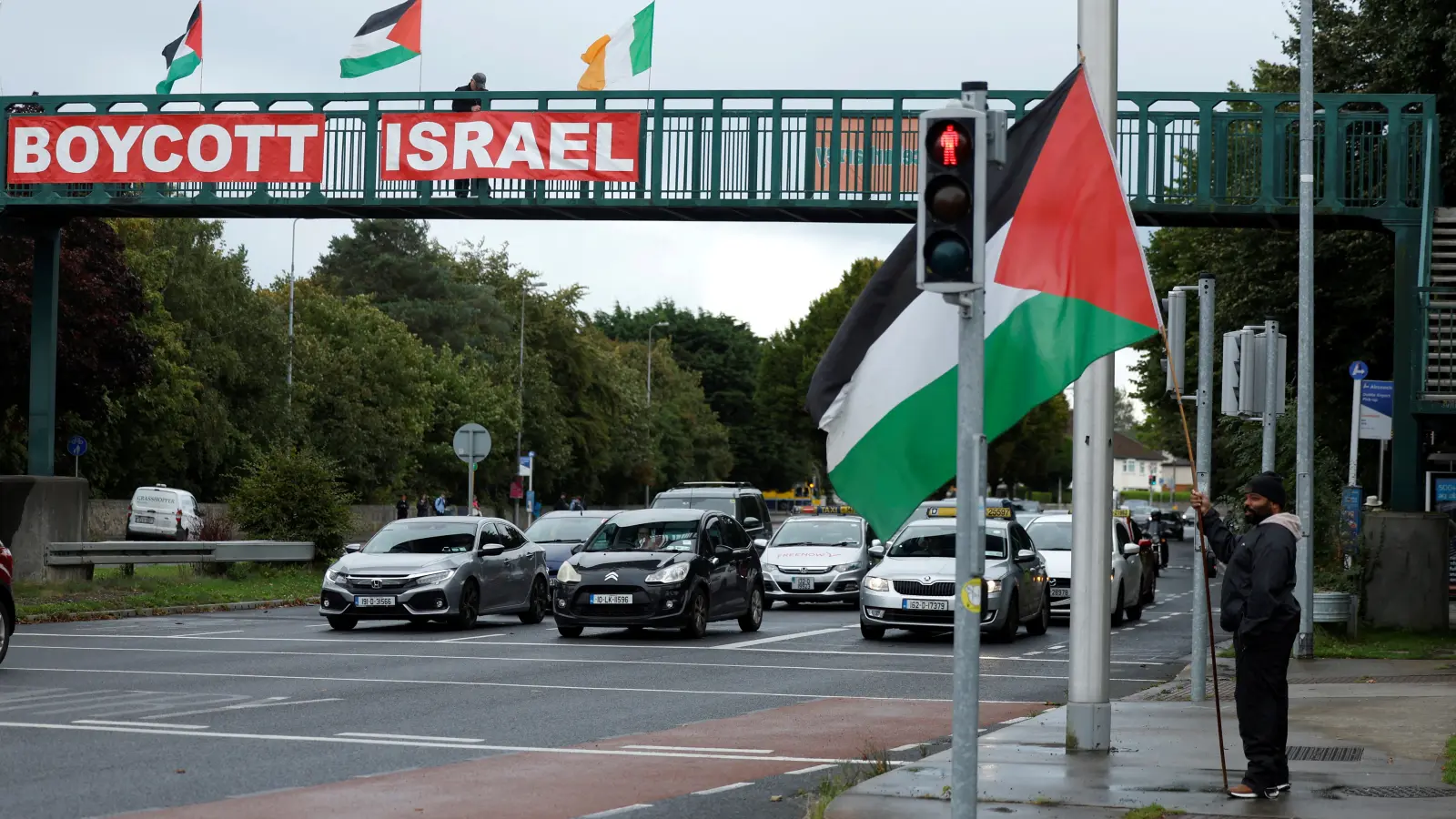 תשכחו מההסברה: רק דבר אחד יעצור את הפיכת ישראל לשק חבטות | שלמה שמיר