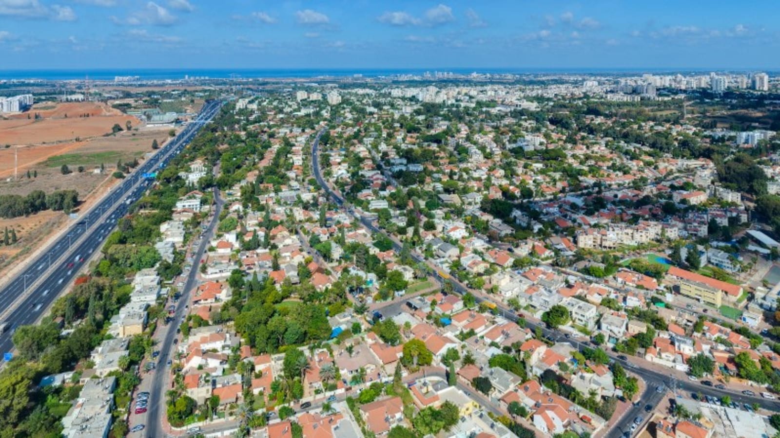 חשבון החשמל מזנק בקיץ: העיר שמובילה בצריכה – והשעות היקרות ביום