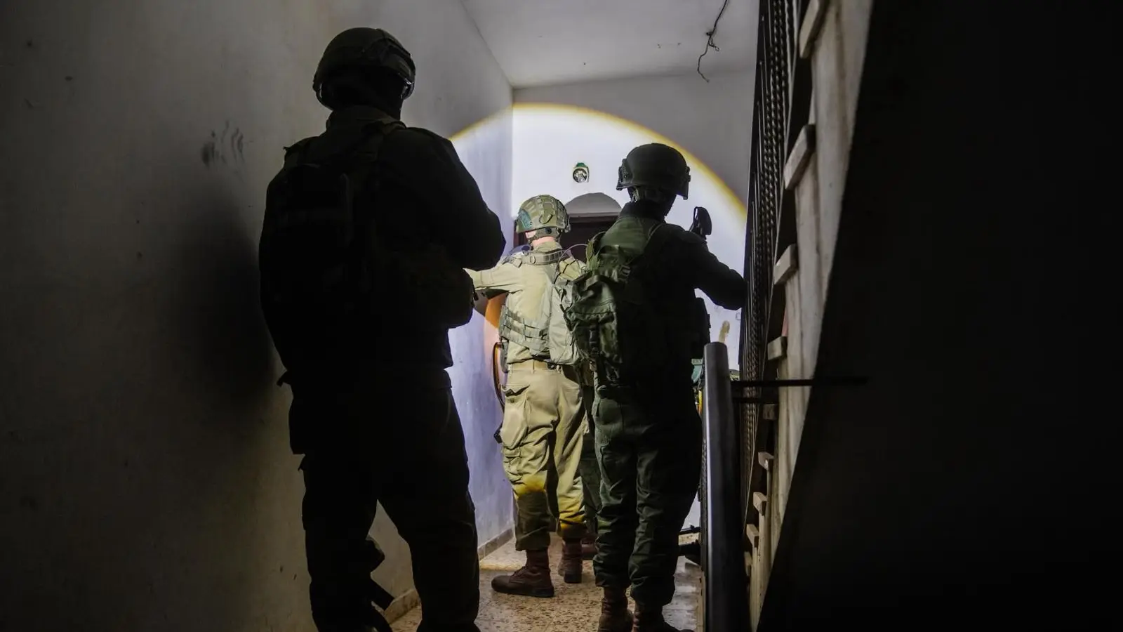 מעצר המבוקשים הסתבך: מחבל אחז בנשק הלוחם - וחוסל