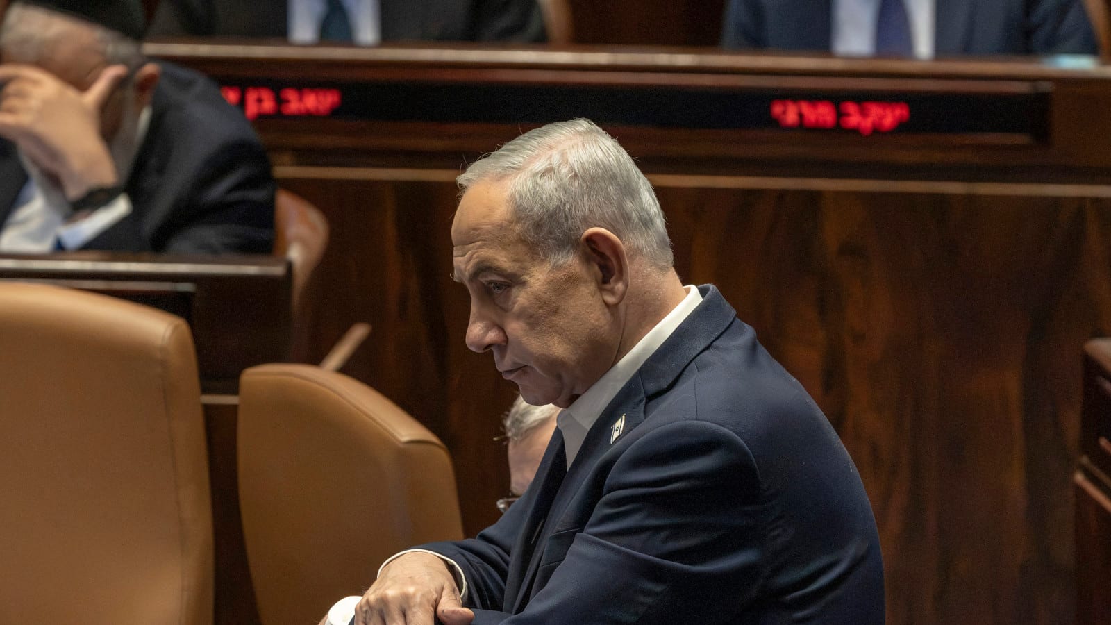 בזמן שנתניהו חושש מאדלשטיין: בליכוד חושפים – השותף הפוליטי לשעבר שניסו להמליך במקומו