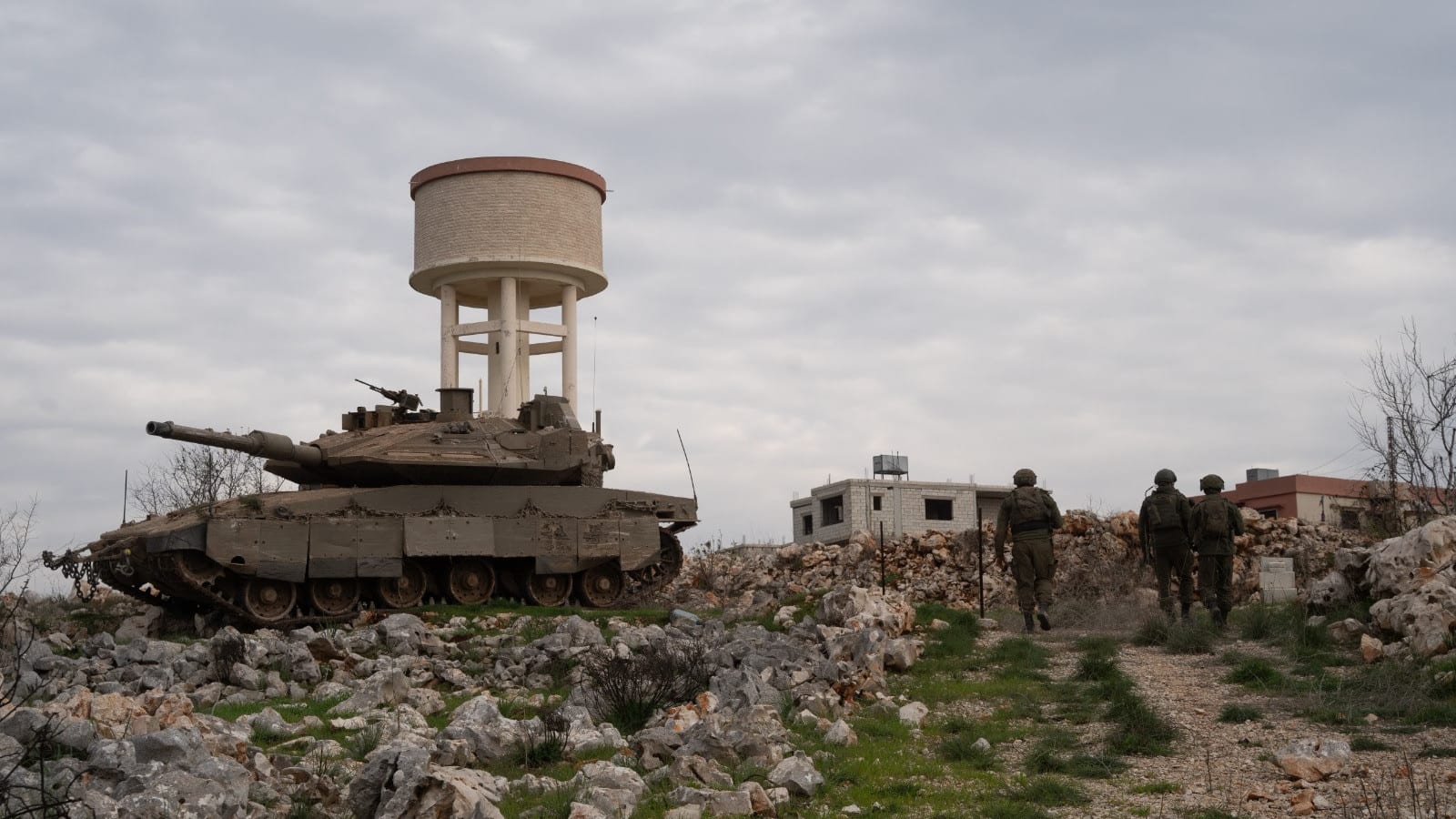 כוחות זרים בדרך לדרום לבנון? אלו המדינות שיחפשו נשק בסלון של פעילי חיזבאללה