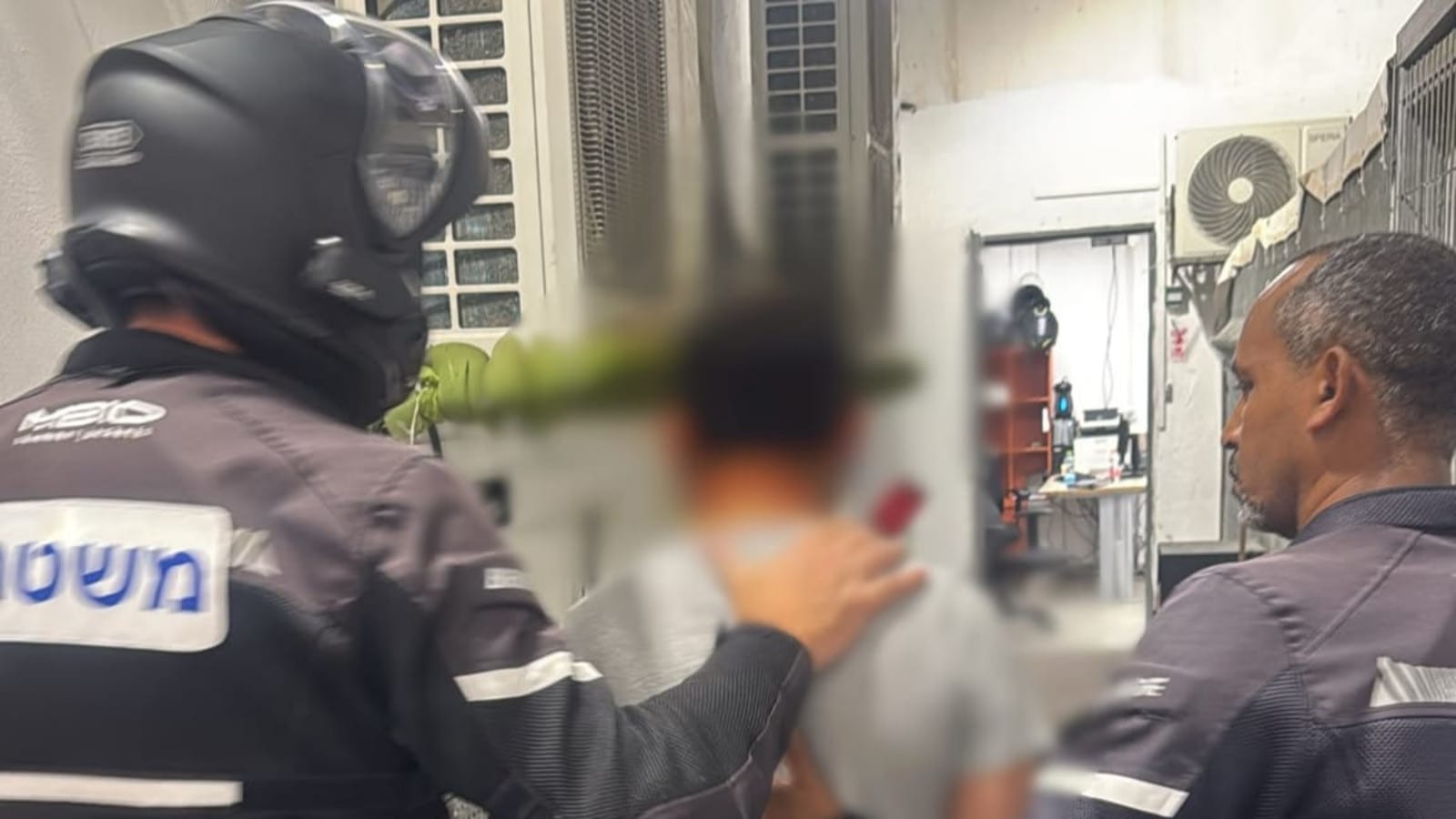 תושב בת ים בן 51 חשוד בביצוע אונס בבת 18 במלון דירות בעיר