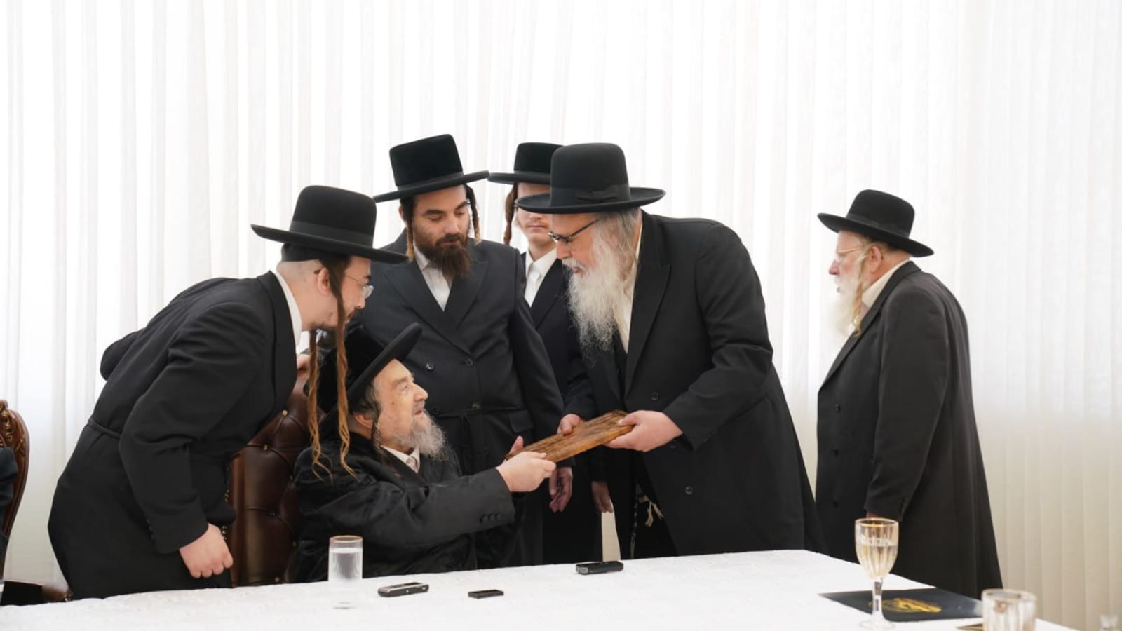 "מעריכים את זלנסקי וחוששים מצה"ל": בכירי ברסלב נערכים לאומן
