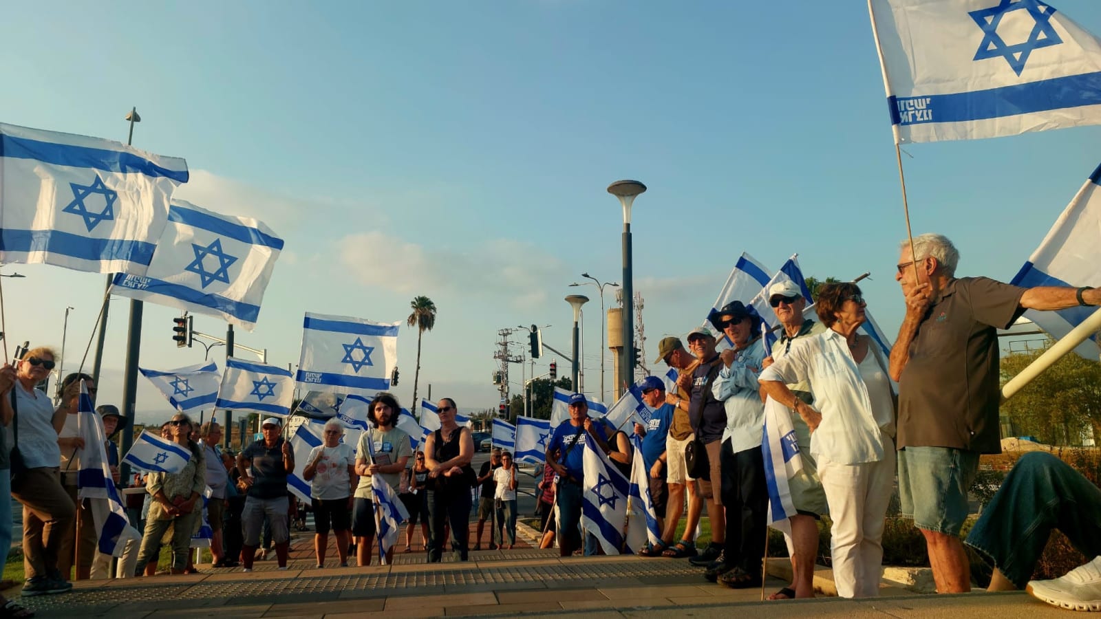 ערב של מחאות בצפון: הפגנות נגד הממשלה בעפולה, נהריה, ומוקדים נוספים