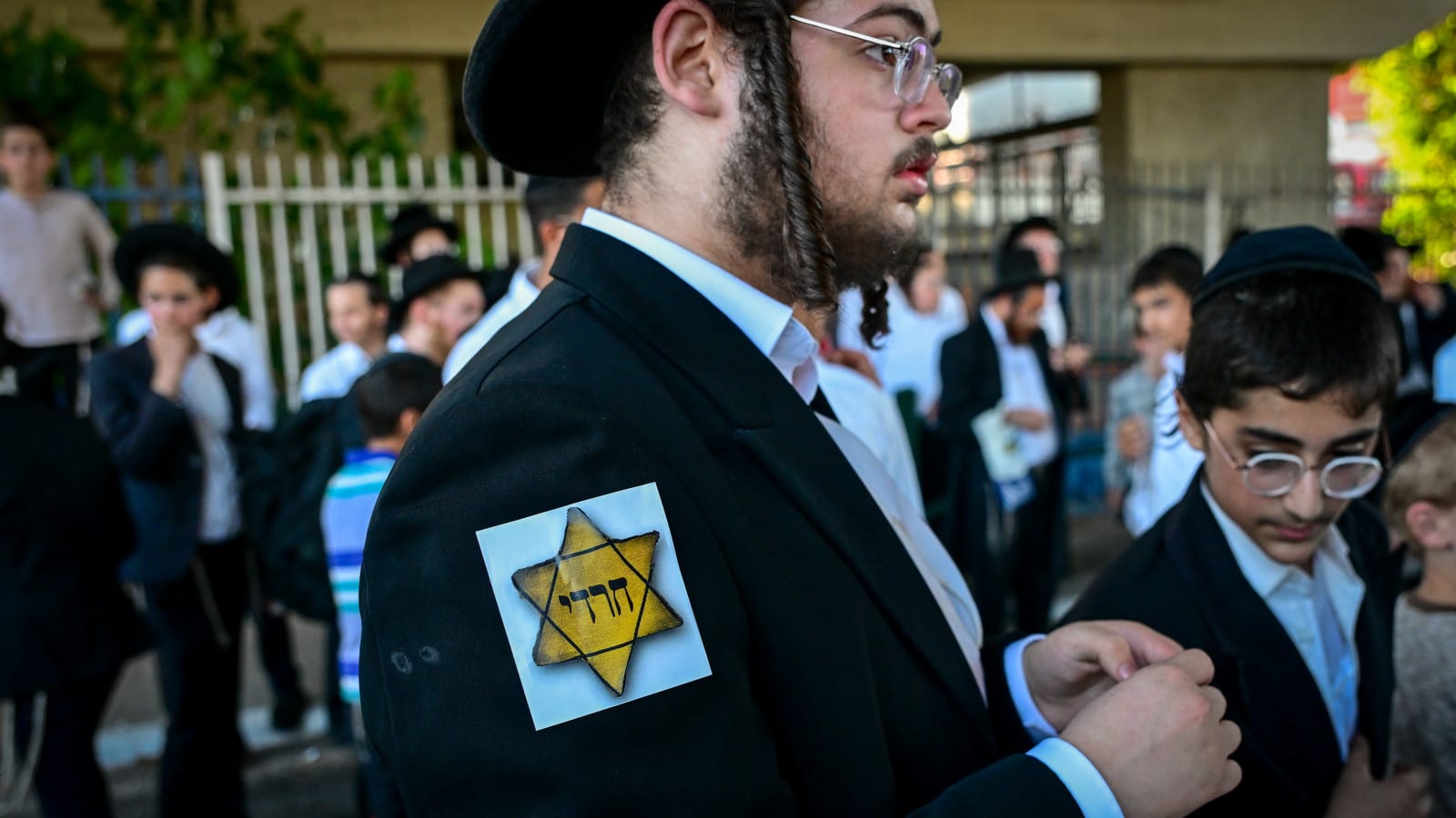 צעקות, קללות וטלאי הצהוב: המחאה החרדית נגד התורה | שלמה שמיר