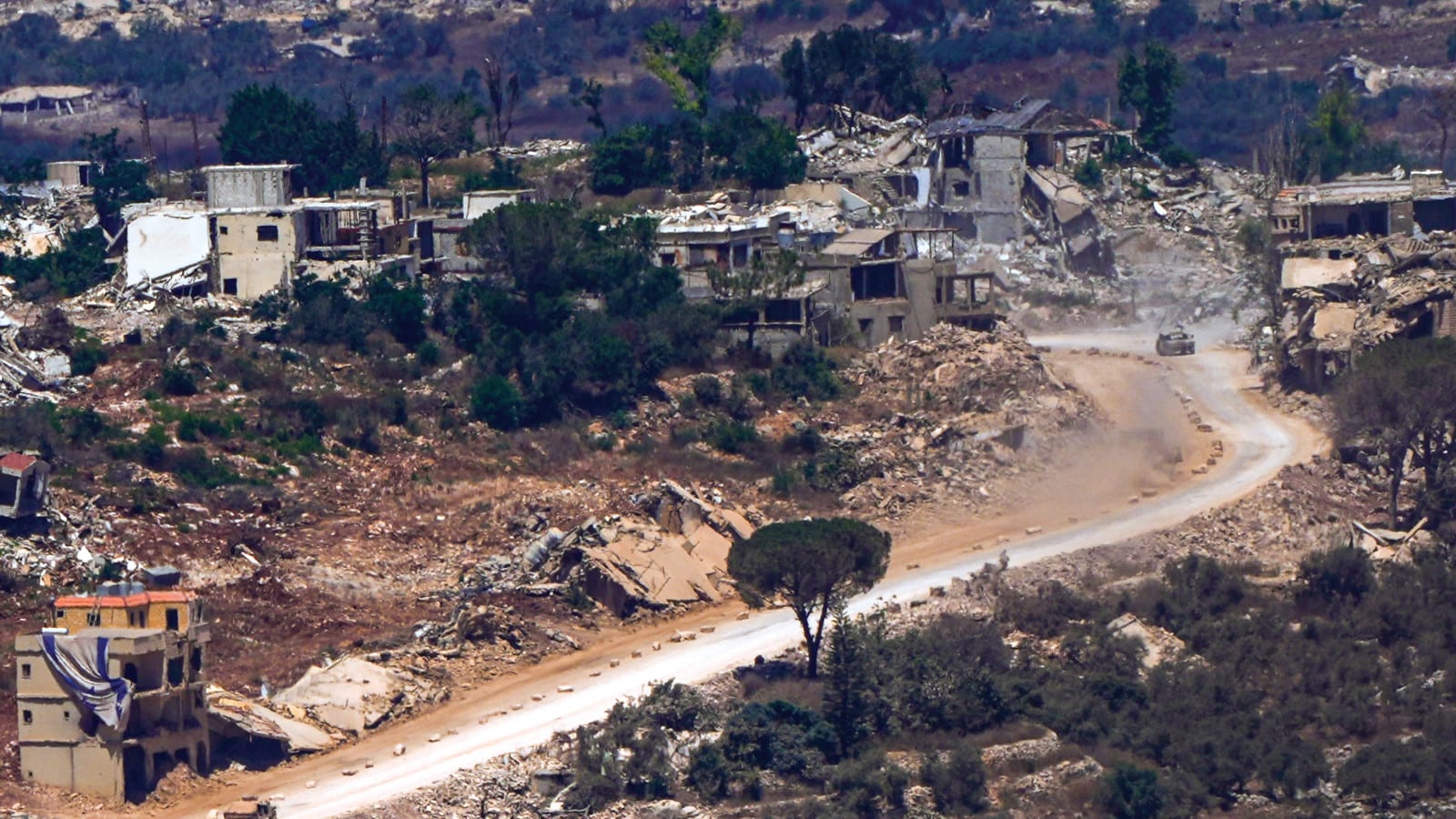 צה"ל מאשר: בעקבות פעולות שבוצעו נגד כוחותינו ברכס עלי טהאר - תקיפות עצימות בדרום לבנון