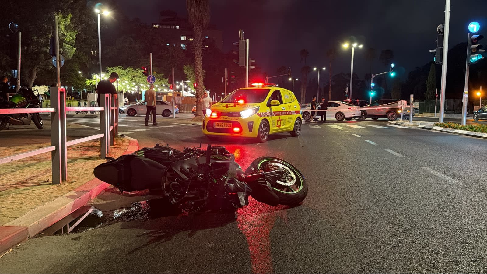 רוכב אופנוע בן כ-40 נפצע קשה בתאונת דרכים עם רכב בחולון