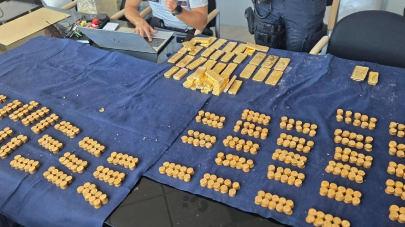 פתחו את הרצפה בשביל ביוב - ומה שהיה מתחתיה השאיר אותם בהלם
