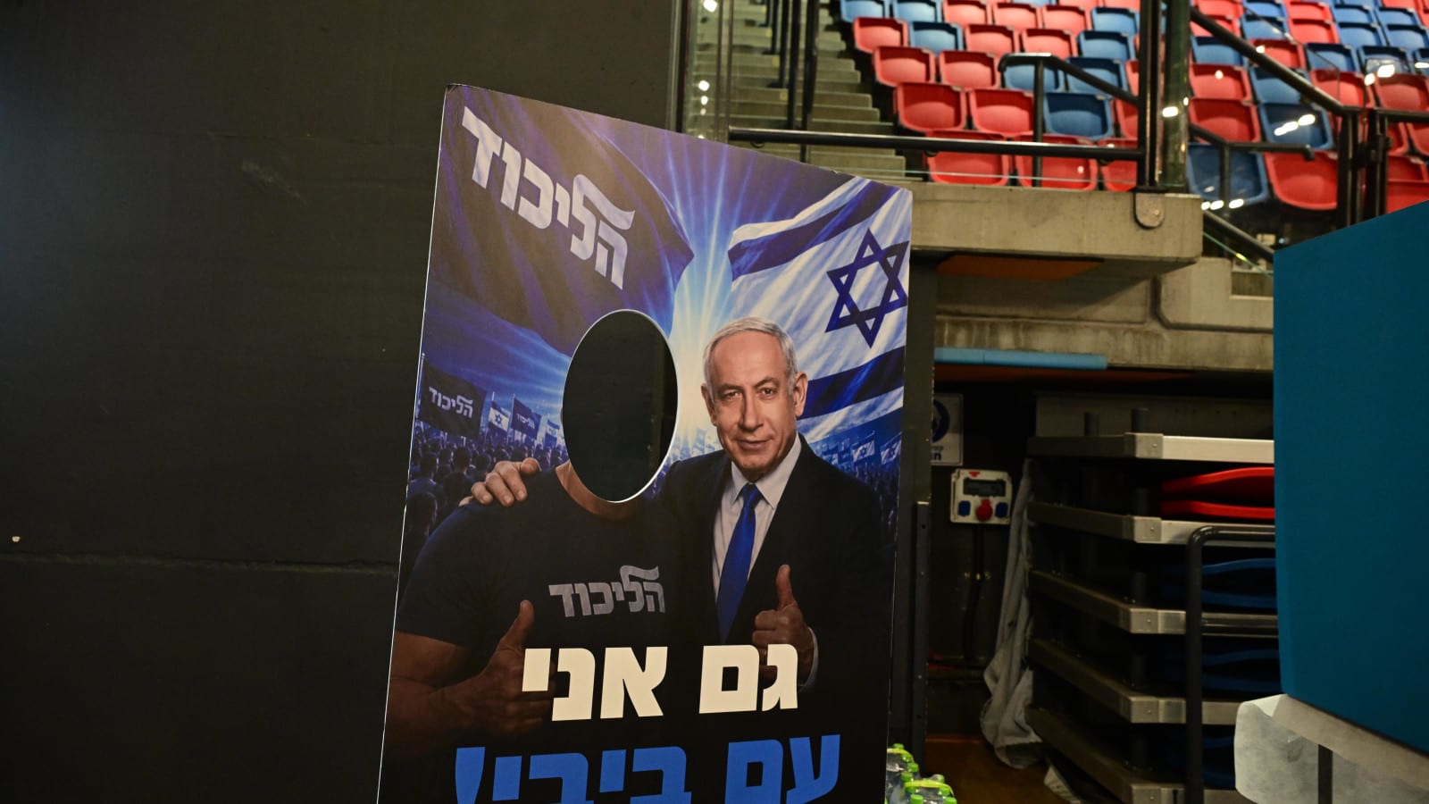 הלחץ על נתניהו גובר: המהלך שעשוי להציל את הבכיר שנשאר בחוץ