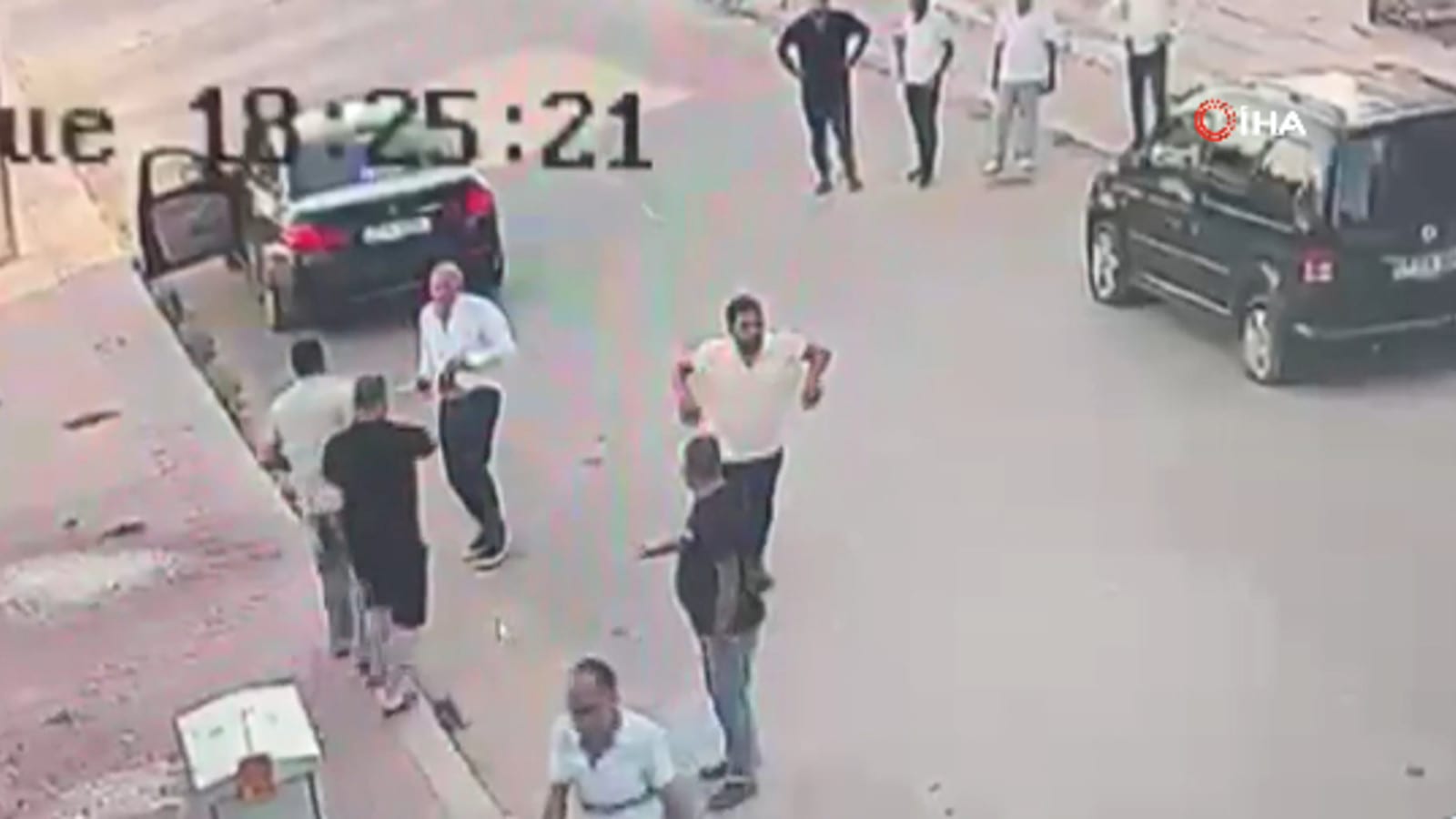 חבר פרלמנט טורקי נדקר במהלך ויכוח באמצע הרחוב | תיעוד דרמטי