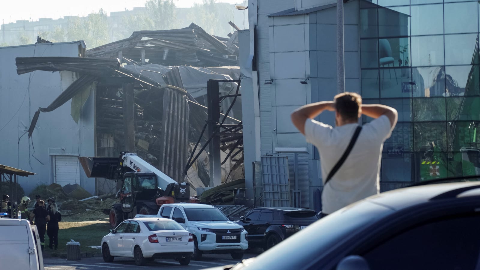 כוחות ההצלה האוקראינים כבר הגיעו - ואז רוסיה תקפה שוב: 16 הרוגים ו-130 פצועים
