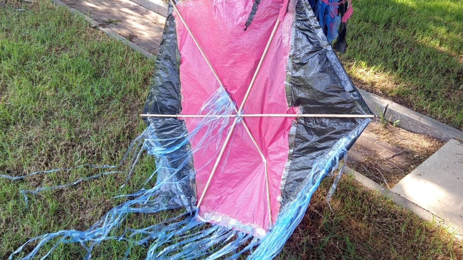 בעוטף מיואשים מול עפיפוני הנפץ: "מסר בעייתי לצד השני"