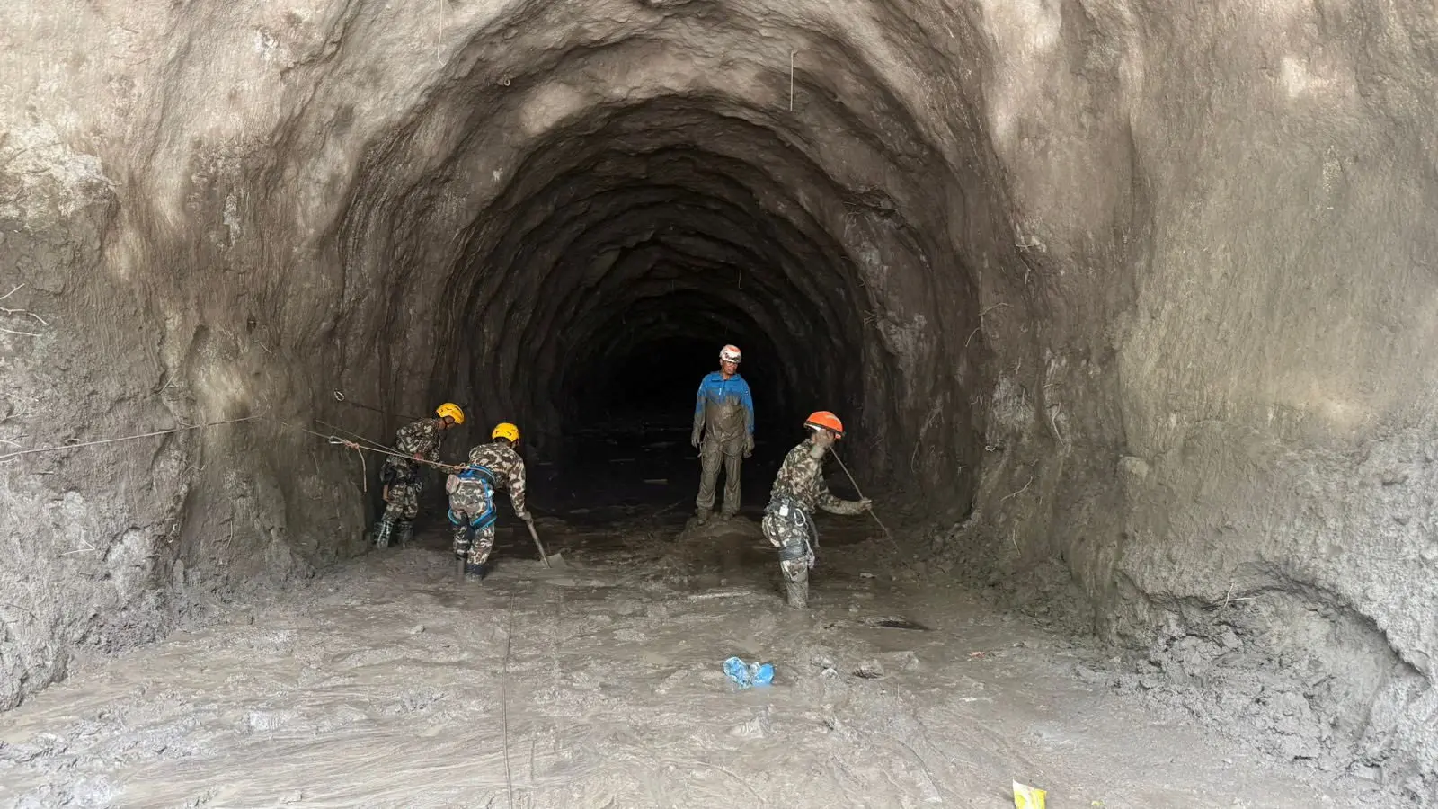 נקבר בחיים ולא זיהה את אשתו: סיפור ההישרדות הבלתי נתפס מנפאל