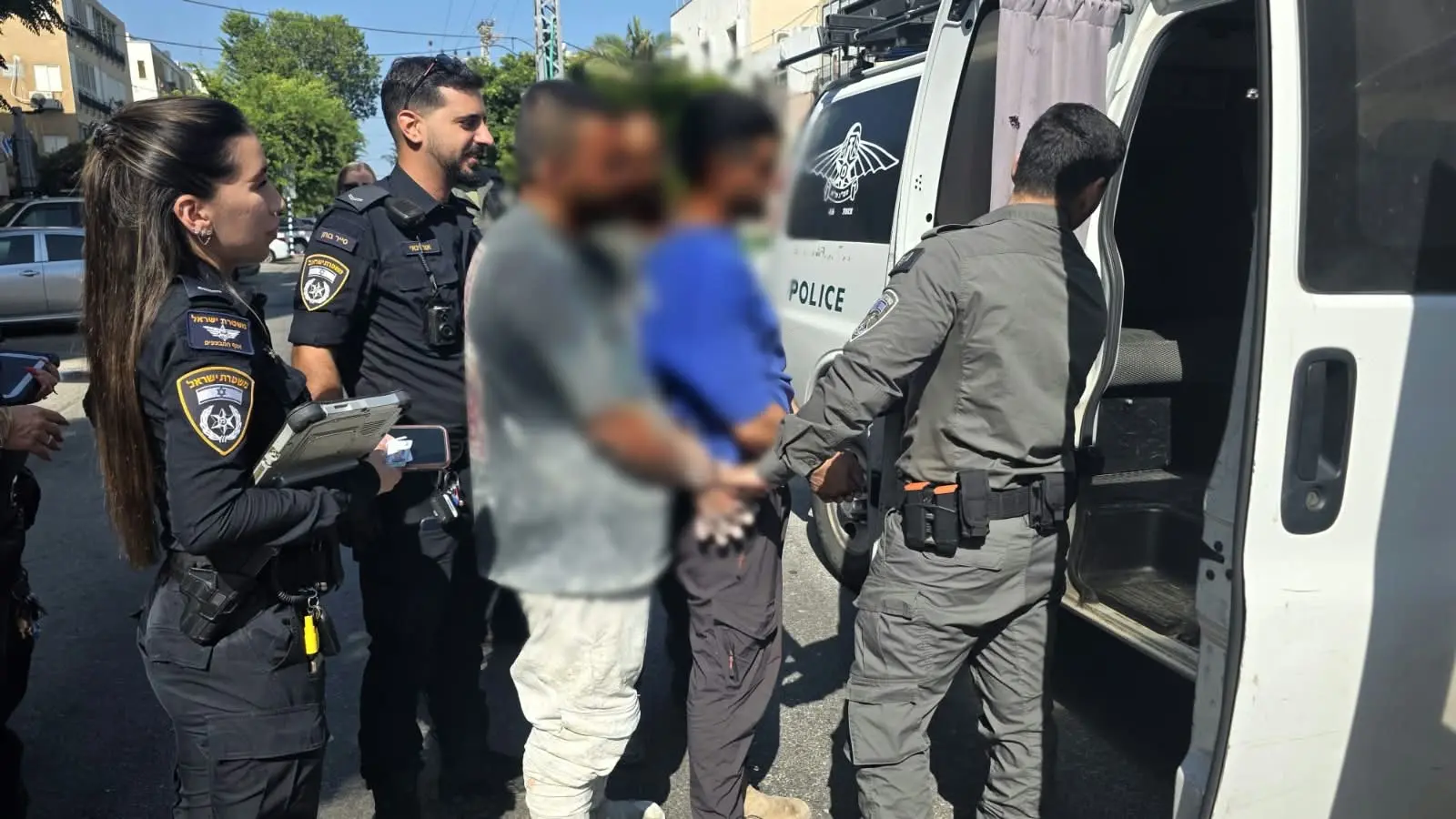 ארבעה שב"חים תושבי חברון נעצרו באתר בנייה בחולון - מנהל האתר נעצר גם הוא
