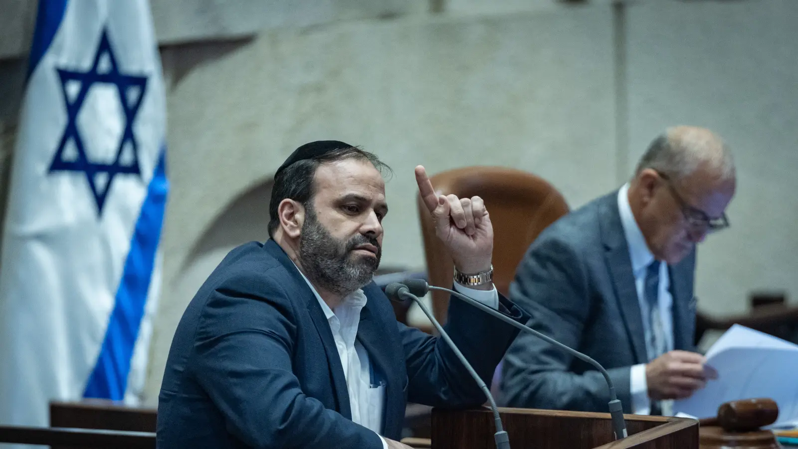 אחרי הביקורת והירידה בסקרים - יו"ר סיעת ש"ס פותח הכל על חוק הגיוס