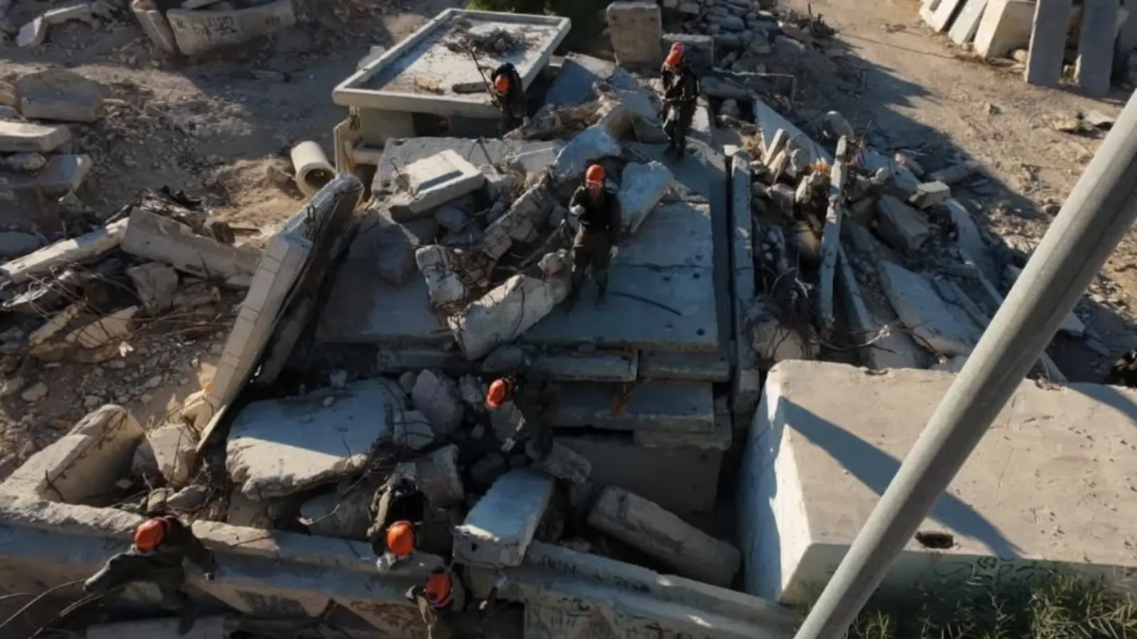 "ראש קרב איראני שלא התפוצץ שכב לידנו לילה שלם בזירה עם הרוגים"