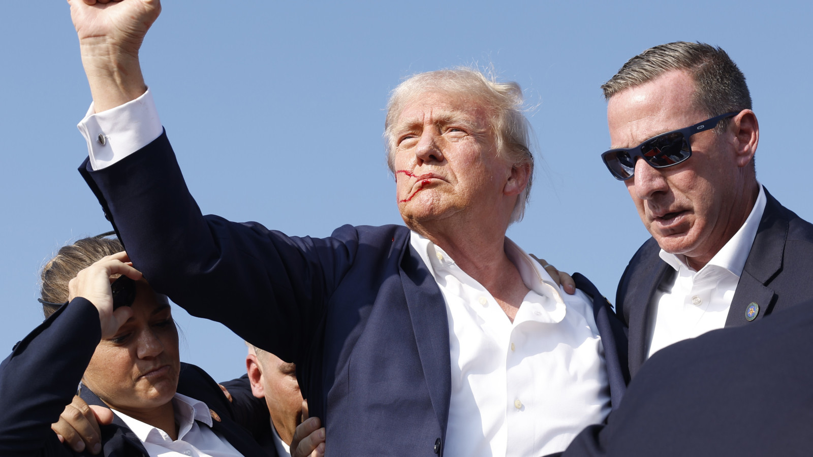 "הוא מעולם לא הראה סימנים": אביו של היורה בטראמפ חושף פרטים מצמררים על בנו