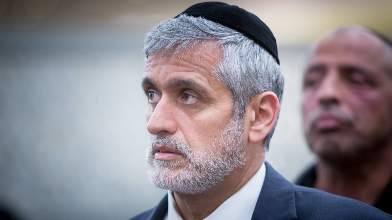 חוזר לזירה: אלי ישי מפתיע בסקרים - וש"ס עלולה לשלם את המחיר