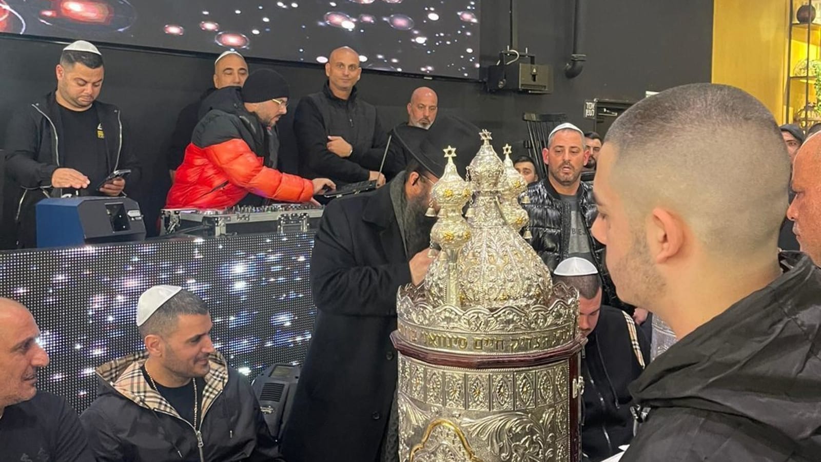 הוא ניסה לחסל אותם עם מטען חבלה, ואז עשה את הבלתי יאומן: הסוד של היורש של בני שלמה