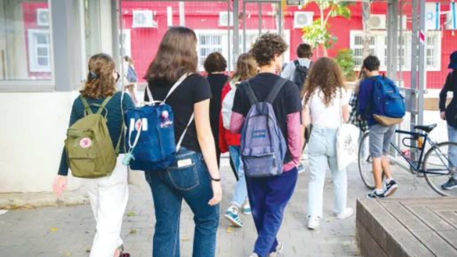 יפה בן דוד שמה ברקס להורים: הוואטסאפ של המורים מחוץ לתחום