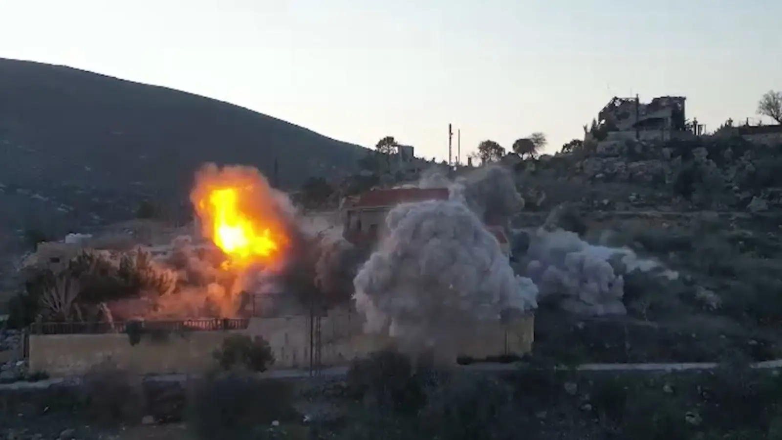 בתקשורת הערבית טוענים: האדמה רועדת מתחת לרגלי חיזבאללה - ישראל היממה אותה