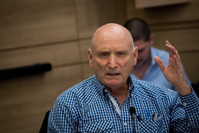 האלוף בריק מפתיע: ככל הנראה לא אצביע לשניהם