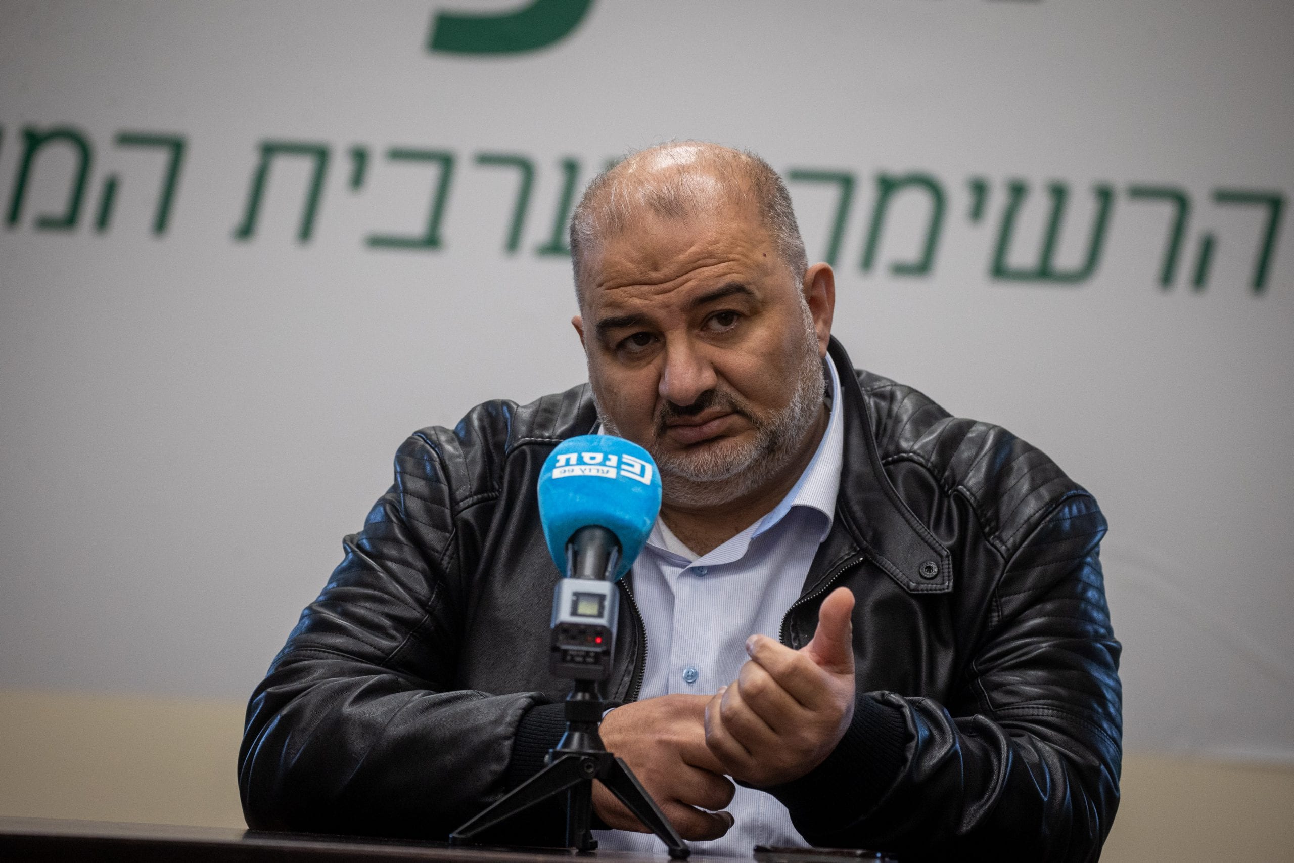 סקר דרמטי: איזנקוט בצמרת, מנסור עבאס שובר שיאים
