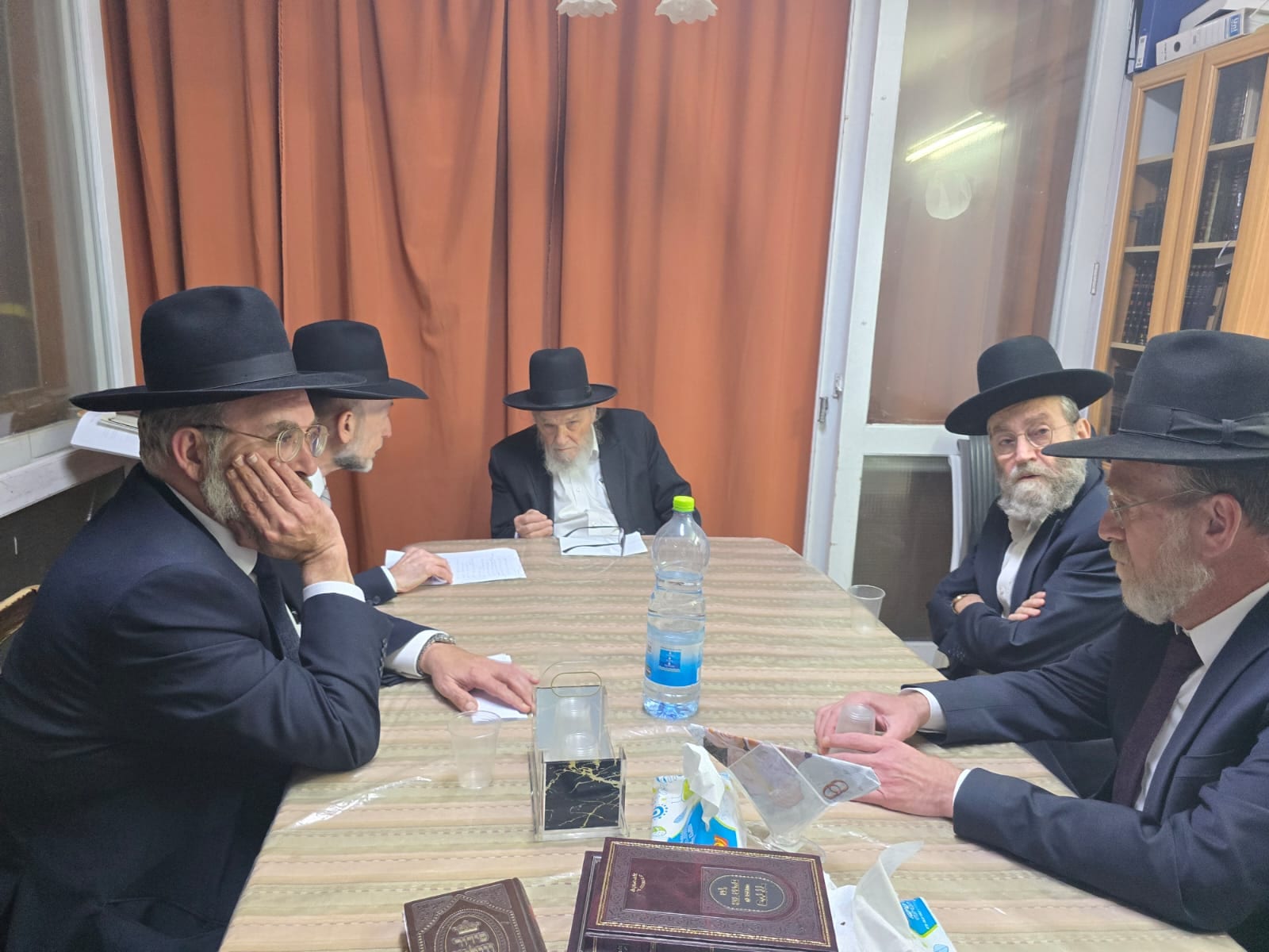הרב הירש במתקפה: ״צריכים למנוע את ההתחזקות של השמאל״