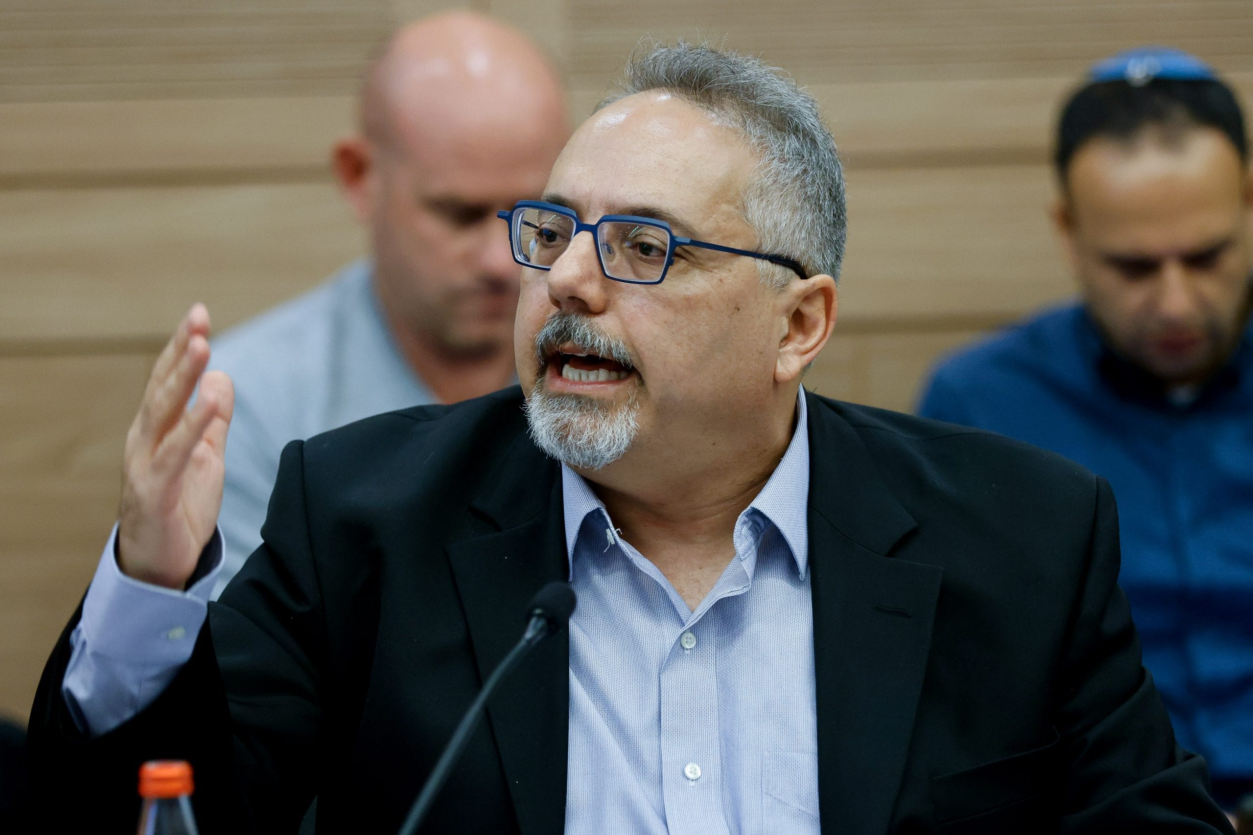 פרופ' יובל אלבשן מאשים: הוא מונע מהעם את הזכות לבחור