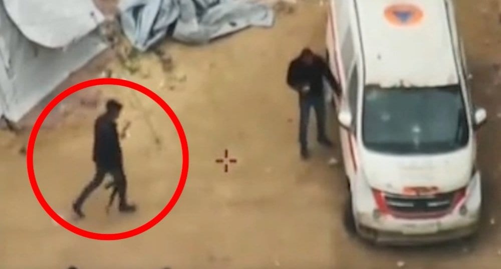 צפו: כך חמאס ניצל ילד להעברת אמצעי לחימה