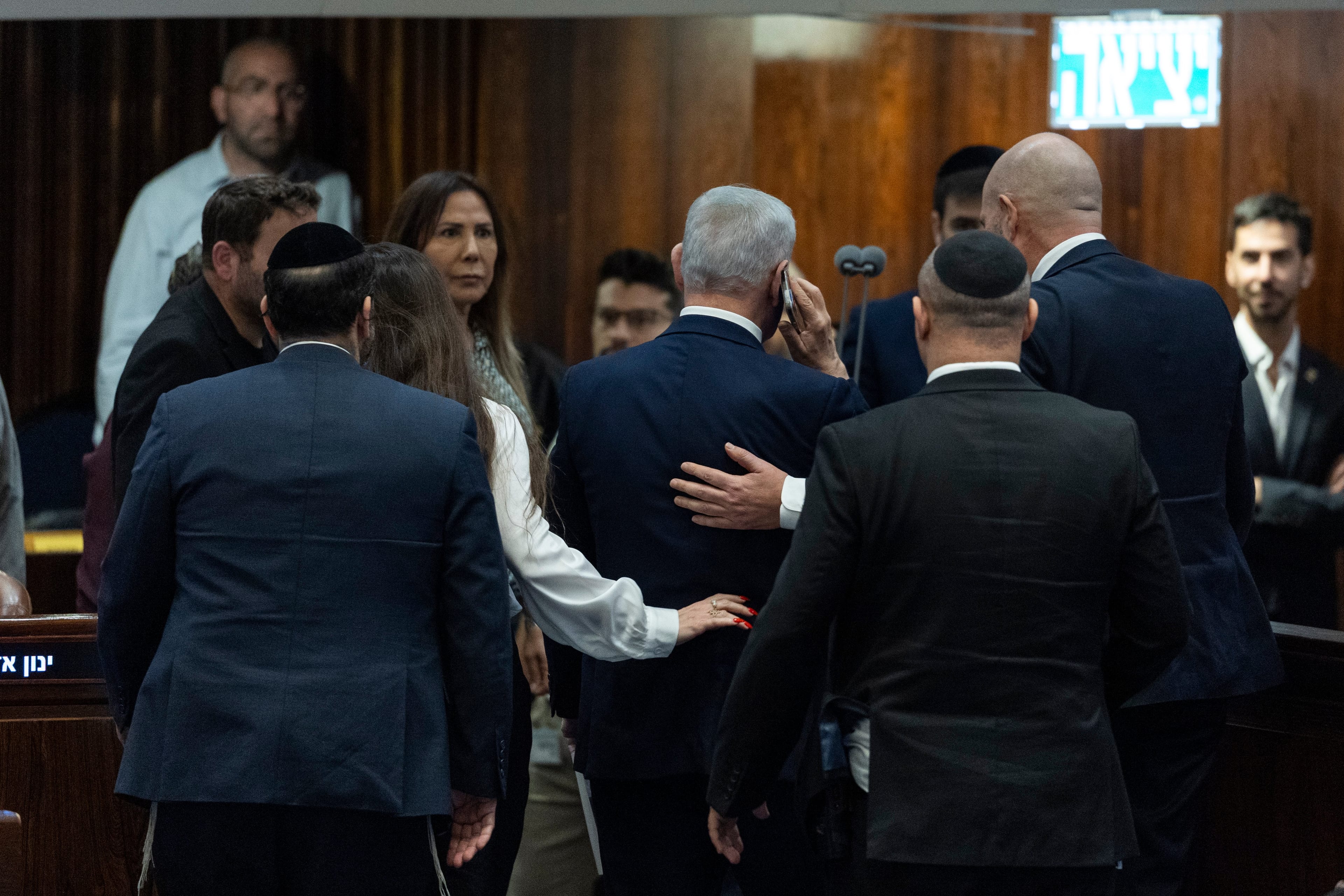 פילבר ומנהל הפודקאסטים: הכוורת של נתניהו נחשפת