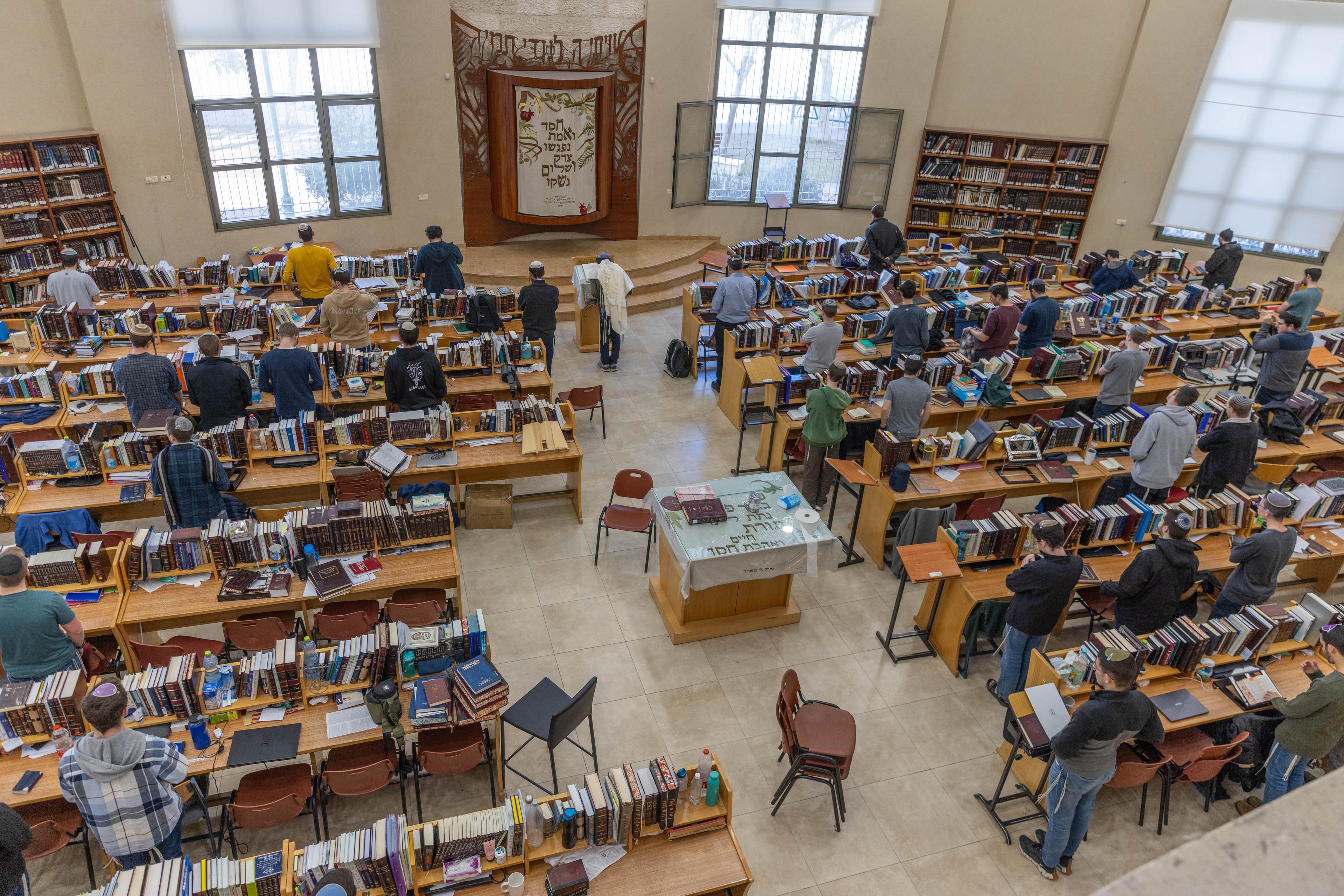 גם מי שלא לומד בישיבה, צריך שיהיה לו חלק בתורה