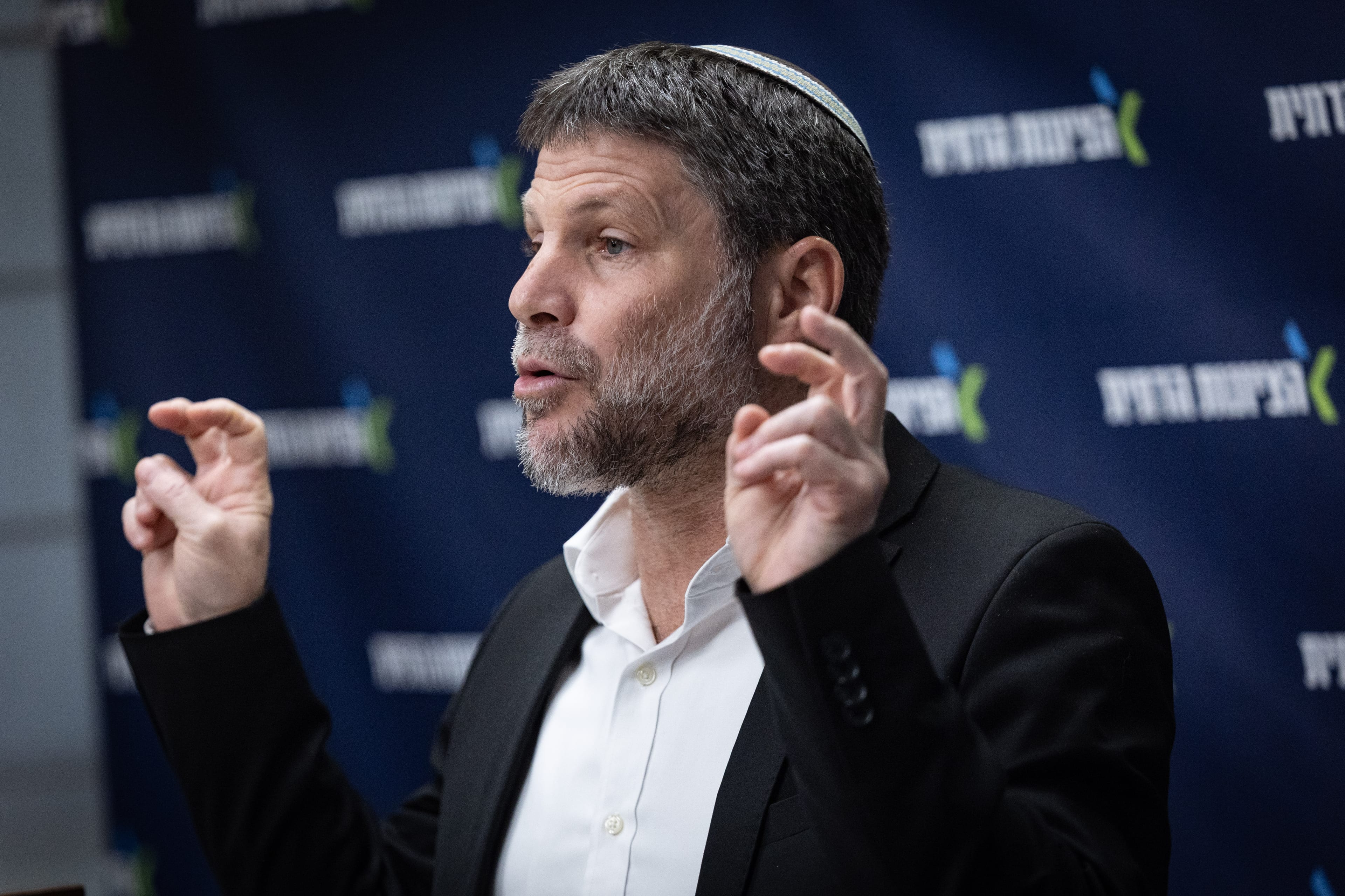 סמוטריץ' שוקל לדחוק את רוב הח"כים מהמקומות הריאליים