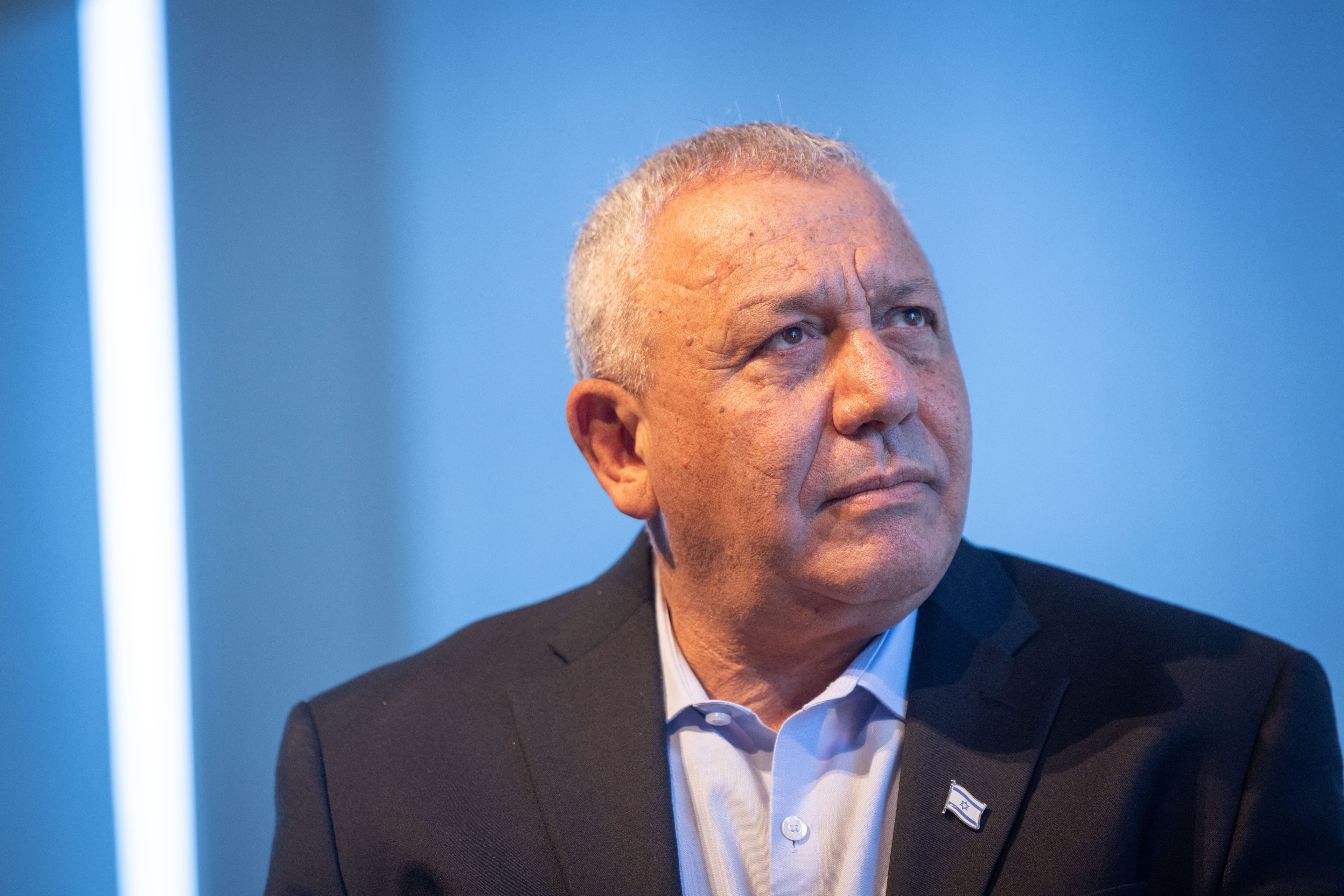 איזנקוט שומר שריון גבוה לחבר מפלגתו לשעבר
