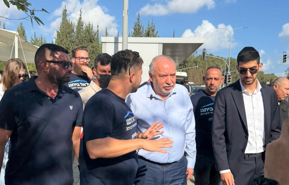 אביגדור ליברמן בא להצדיע למתגייסים החרדים