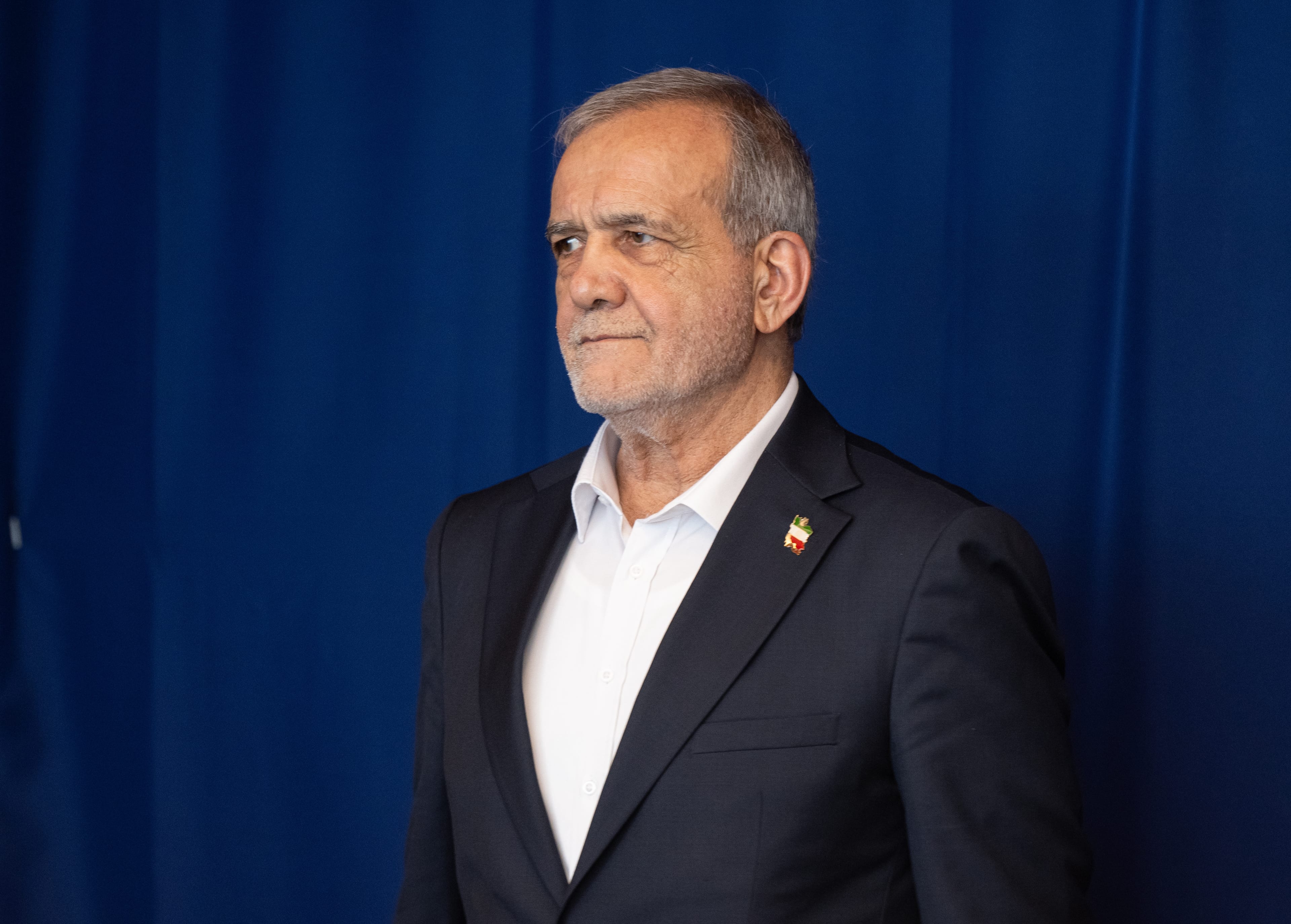 כאוס בצמרת איראן: הקרב בין הנשיא למשמרות המהפכה