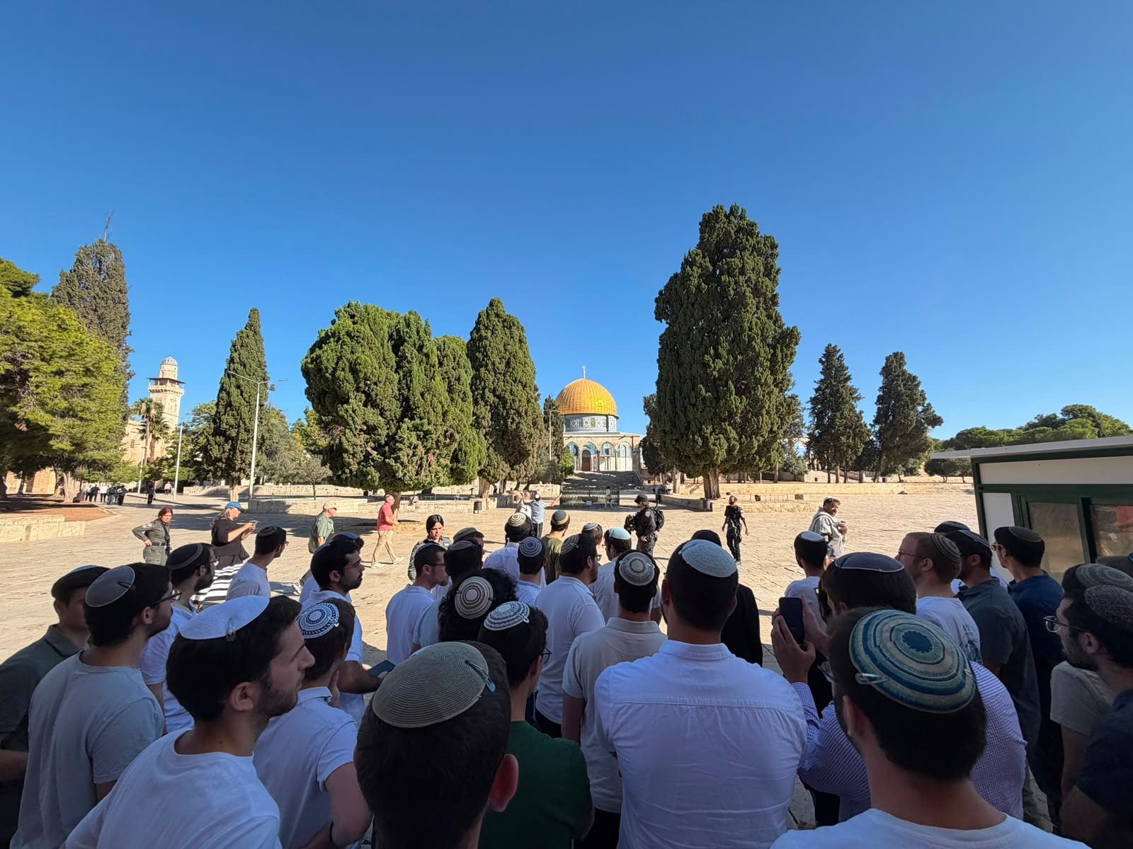 הרב שילת: מותר לעלות להר הבית - אסור להשתחוות