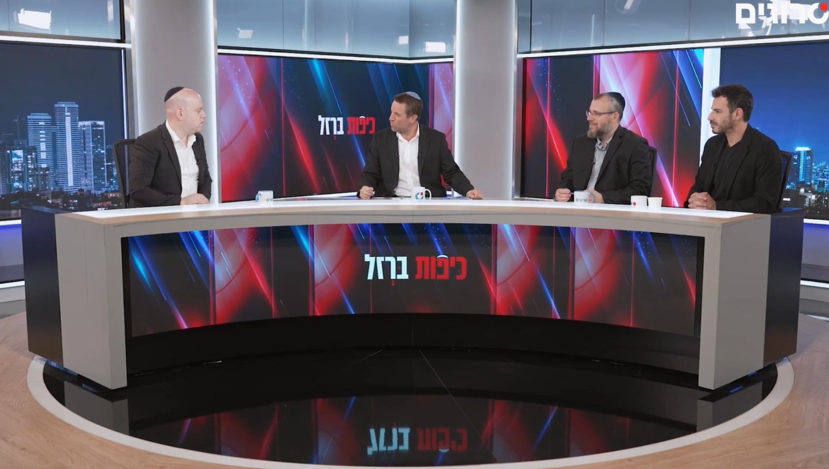 "בסוף הסעודים הם כן רוכבי גמלים עם פרארי"