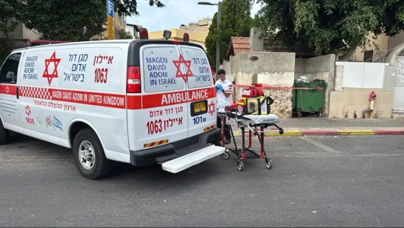 חשד: רימון הושלך לעבר דירה בחולון, בן 15 נפצע קשה