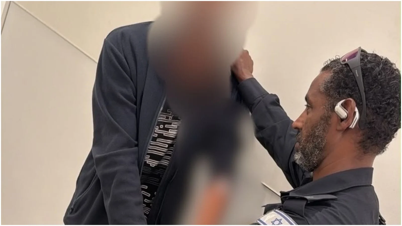 תיעד את תחנת הרכבת הקלה: שב"ח בעל עבר ביטחוני נעצר בבני ברק