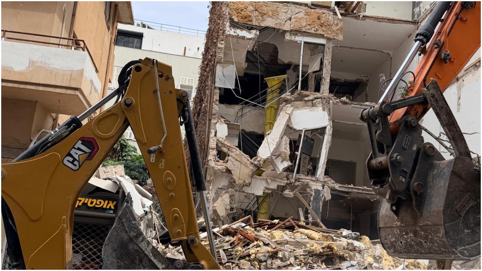 קריסת המבנה בת"א: אתר הבנייה התנהל שלא כחוק