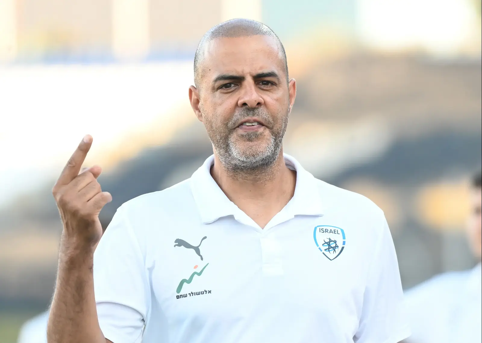 בדמעות ובקול נרגש: גיא לוזון נפרד משחקני הנבחרת הצעירה