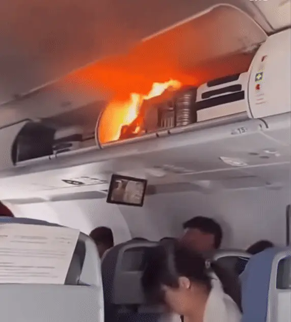 מחשב נייד עלה באש במהלך נחיתה בארה"ב: "ארבעה עד חמישה נוסעים נכוו"